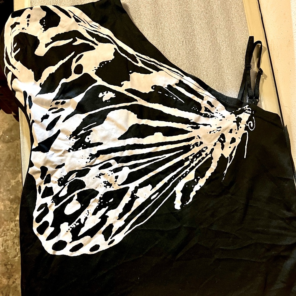 One sleeve t-shirt